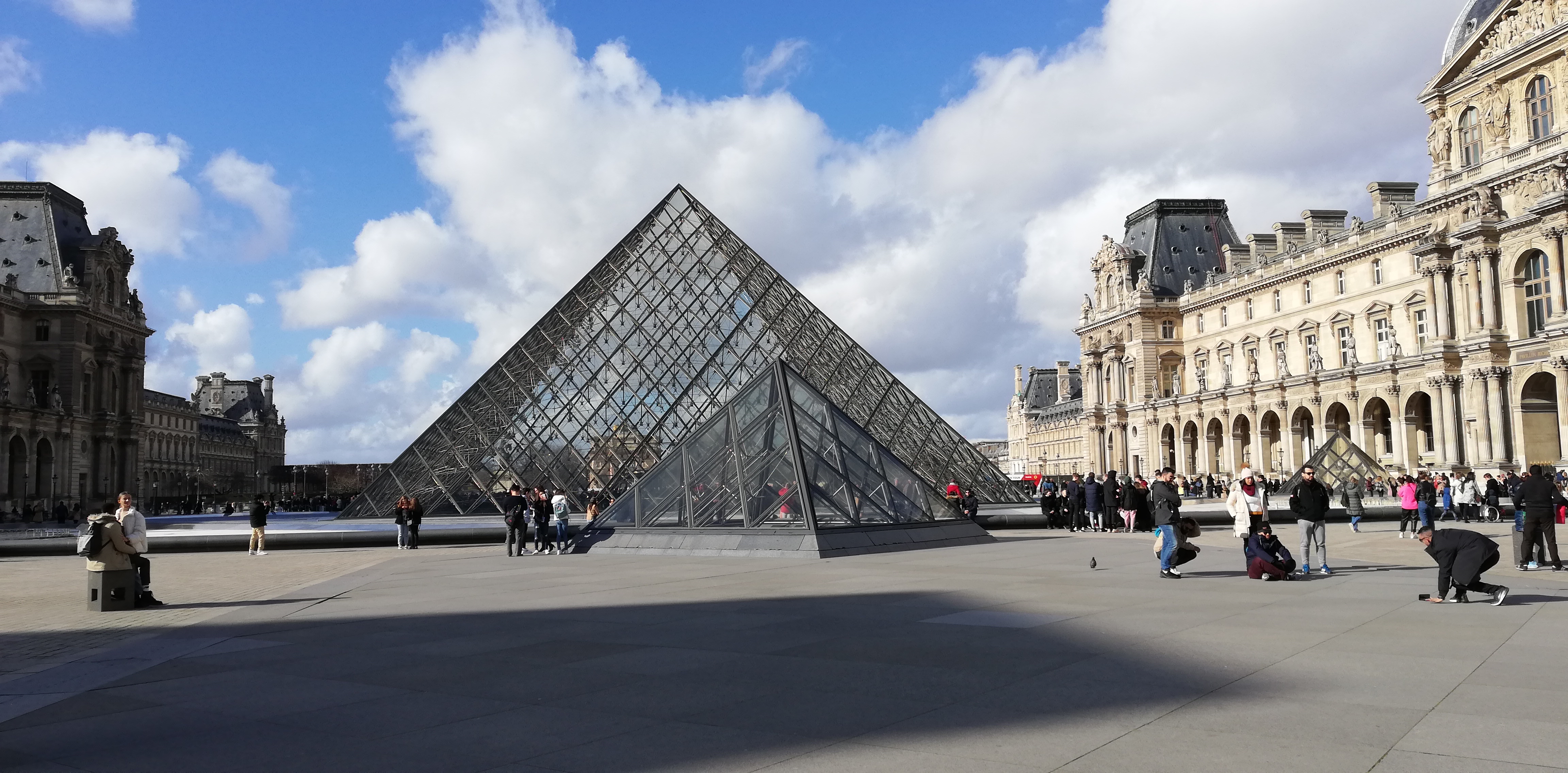 La Pyramide du Musée du Louvre à Paris, France